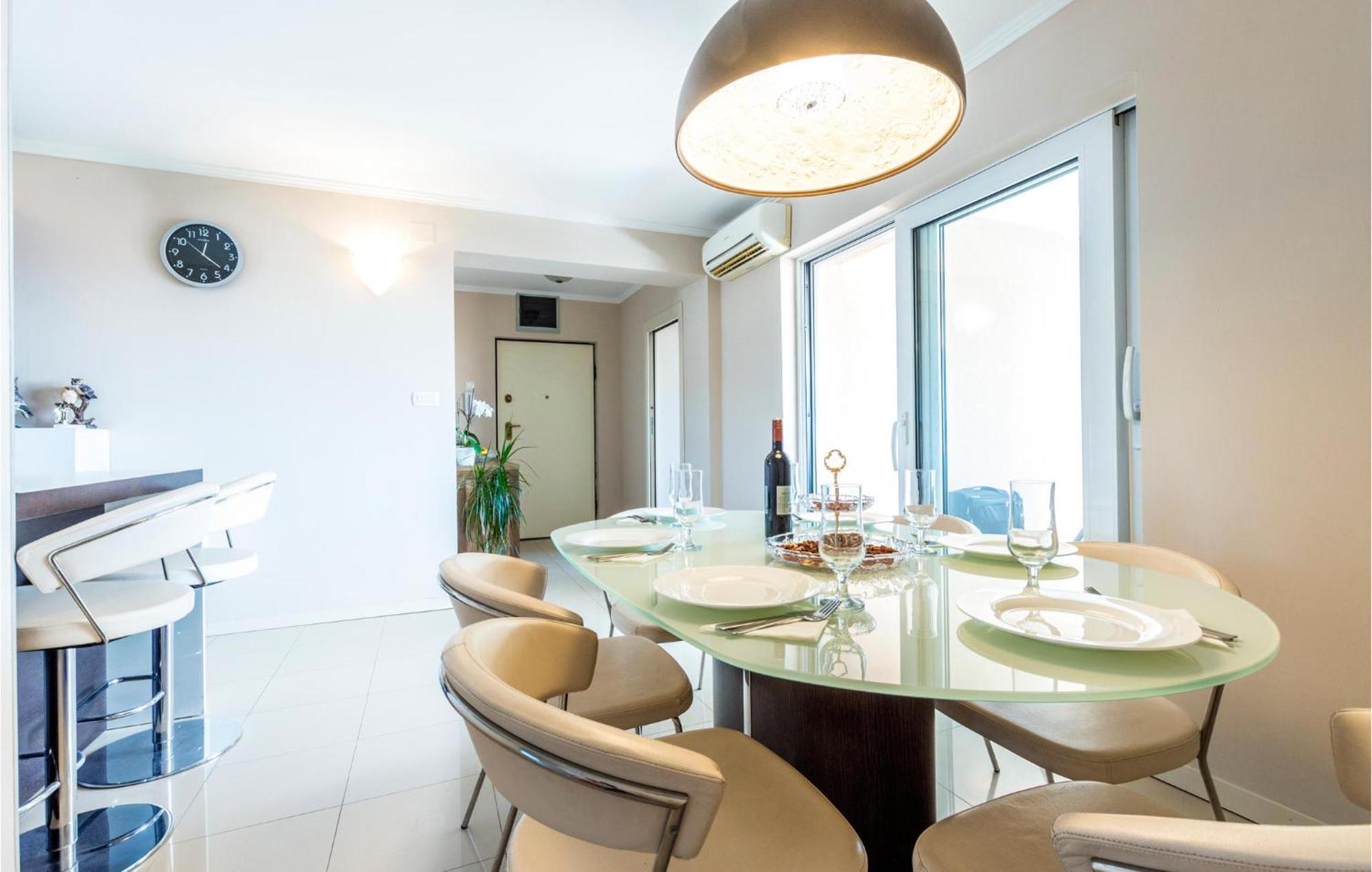 Beautiful Apartment In Split With Kitchen Exterior photo