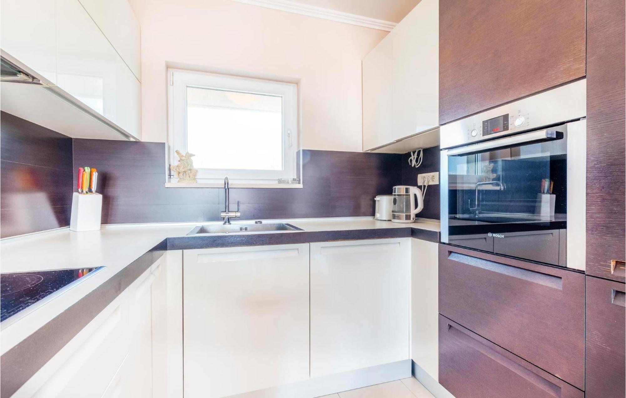 Beautiful Apartment In Split With Kitchen Exterior photo